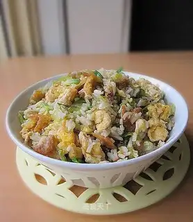 Fried rice with eggs, shrimps and lettuce