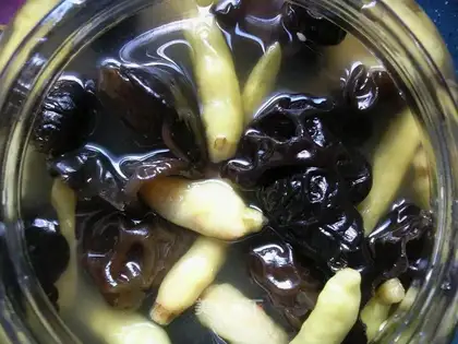 Fungus with pickled pepper