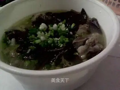 Stewed pork ribs with seaweed