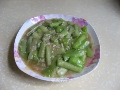 stir-fried garlic loofah