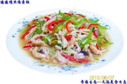 stir-fried vegetarian sausage with green pepper and mushroom