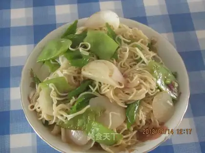 braised noodles with lentils