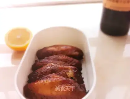 Roasted wings in red wine with lemon honey