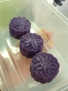 Purple sweet potato and bean paste cake