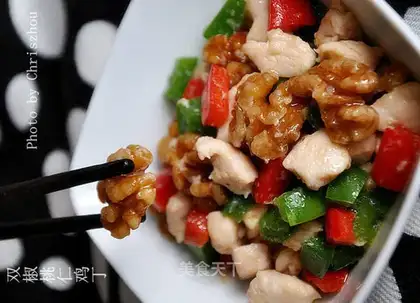 diced chicken with double pepper and peach kernel