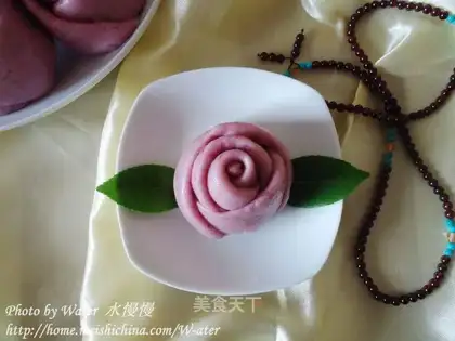 Purple sweet potato and rose steamed buns