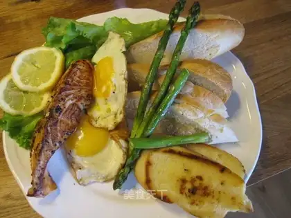 Lemon-flavored salmon with French stick