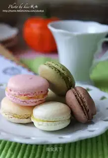 Girl crispy breasted macaron