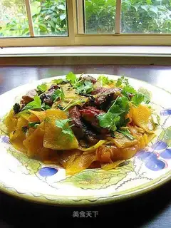 stir-fried pumpkin with pork neck with perilla