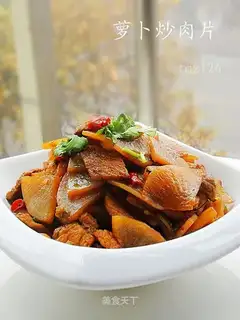 Stir fried pork slices with radish