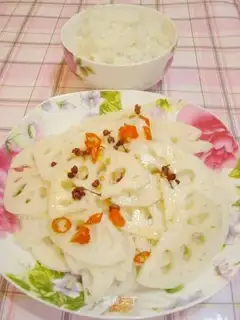 Spicy lotus root slices