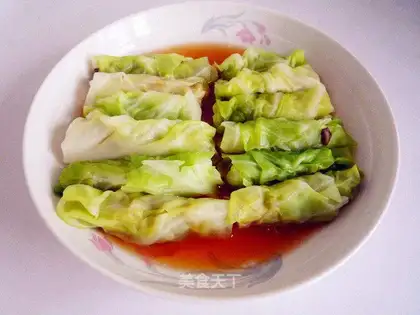 Steamed cabbage meat roll