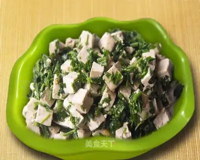 Toona sinensis mixed with tofu