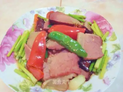 stir-fried bacon with garlic sprouts