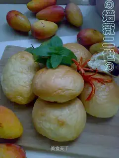 Braised pork buns with mixed sauce