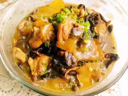 Chicken stewed hazel mushroom
