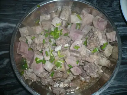 Steamed taro with pork ribs