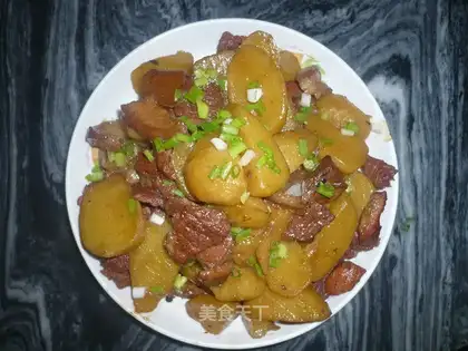 Stewed pork with potatoes