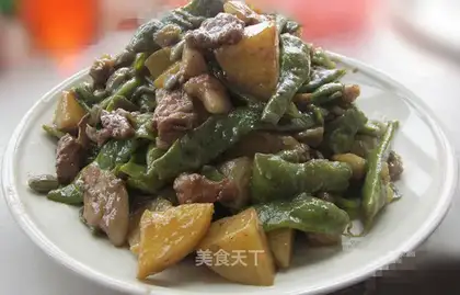 Stewed potatoes with beans