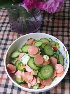 Ham and cucumber slices