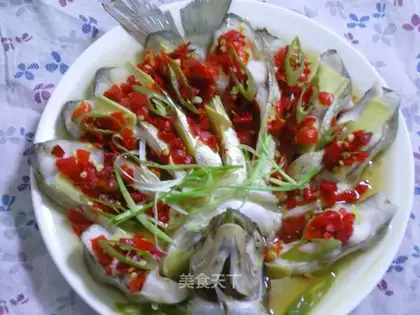 Chop pepper peacock opening screen fish