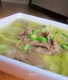 lettuce and beef soba noodles