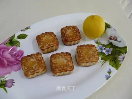 Cantonese-style pineapple mooncake