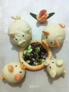 Piggy Bean Bun