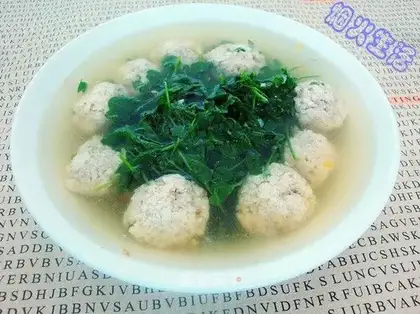 Tofu meatballs and bean sprouts soup