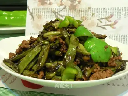 Dry stir-fried green beans with minced pork