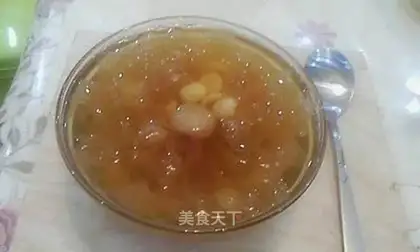Longan lotus seed and lily soup