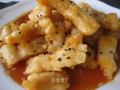 Fish in sesame tomato sauce