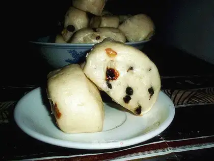Black currant steamed buns