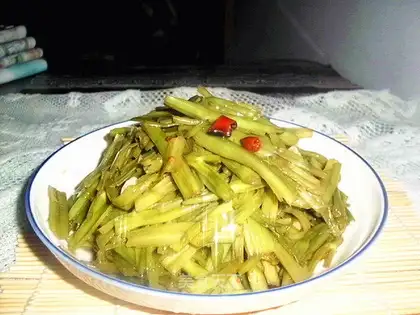 Sweet and sour vegetable stalks