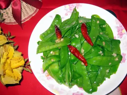Garlic Dutch peas