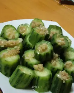 Steamed loofah with garlic