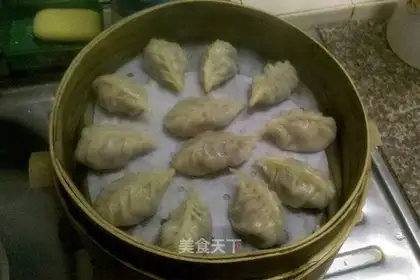 Steamed dumplings with mushroom and pork