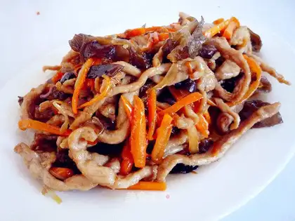 stir-fried shredded pork with carrot and fungus