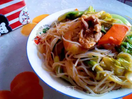 Rice Noodles with Tomato Sauce