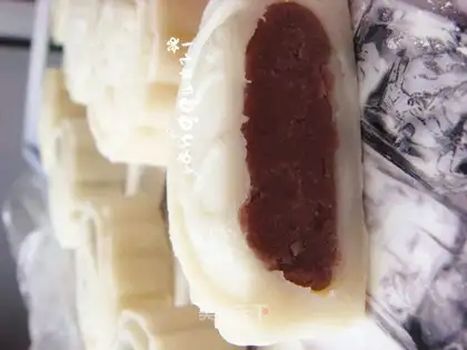 snowy moon cakes