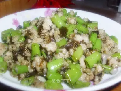 stir-fried cowpeas with olive vegetable