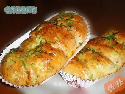 parsley hot dog bread