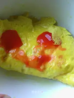 Fried rice with steamed buns wrapped in eggs
