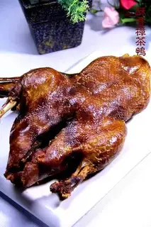 Crispy camphor tea duck