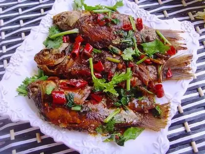 Home-cooked carp sauce