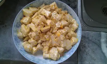 Stewed tofu with salted egg and fish ball