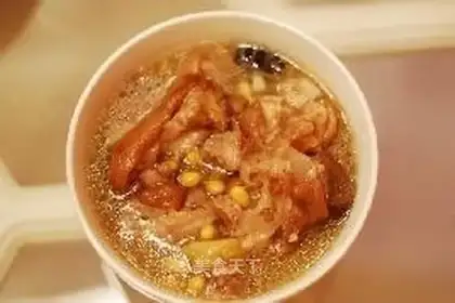 soybean pork Trotter soup