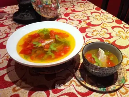 Balsam pear and tomato ribs soup