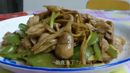 stir-fried pork with day lily and straw mushroom