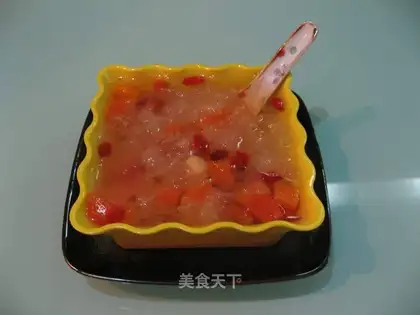 Papaya, white fungus and lotus seed soup